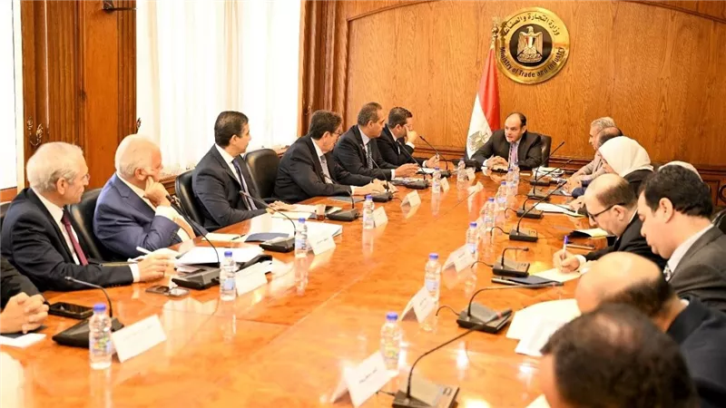 وزير الصناعة: اجتماعات مع المجالس التصديرية لوضع رؤية موحدة لتنمية الصادرات 