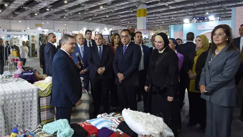 مدبولي: توجيهات رئاسية بتوفير الدعم لتطوير المشروعات الصغيرة والمتوسطة