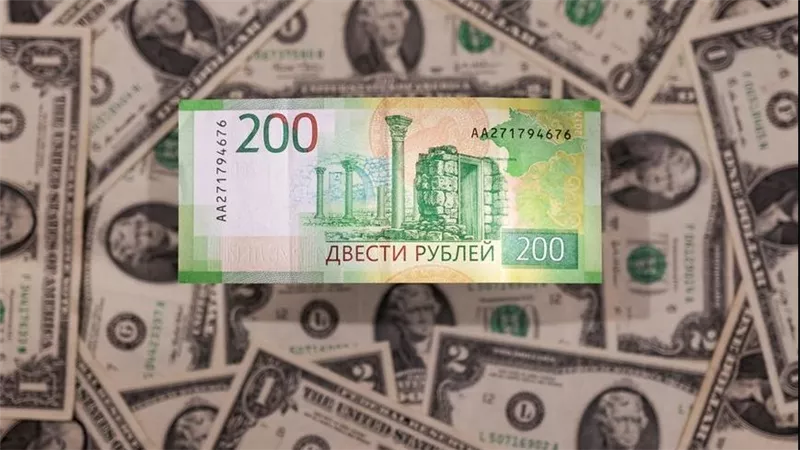 الروبل يتراجع إلى أقل مستوى في 3 أسابيع أمام الدولار