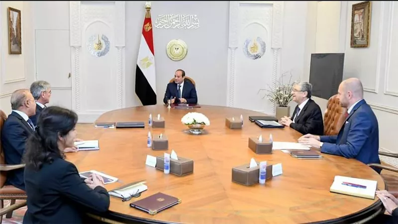 السيسي يتابع مع رئيس سيمنز التعاون في مجال مشروعات الطاقة الخضراء