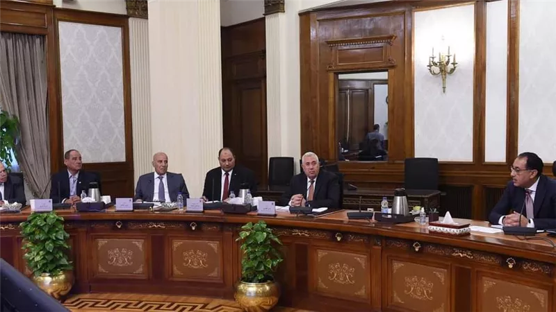 الحكومة: التنسيق مع البنك المركزي  لسرعة الإفراج عن أكبر قدر ممكن من الأعلاف 