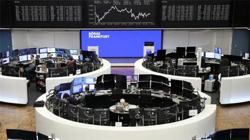 الأسهم الأوروبية تعكس مكاسبها.. المستثمرون يترقبون التضخم