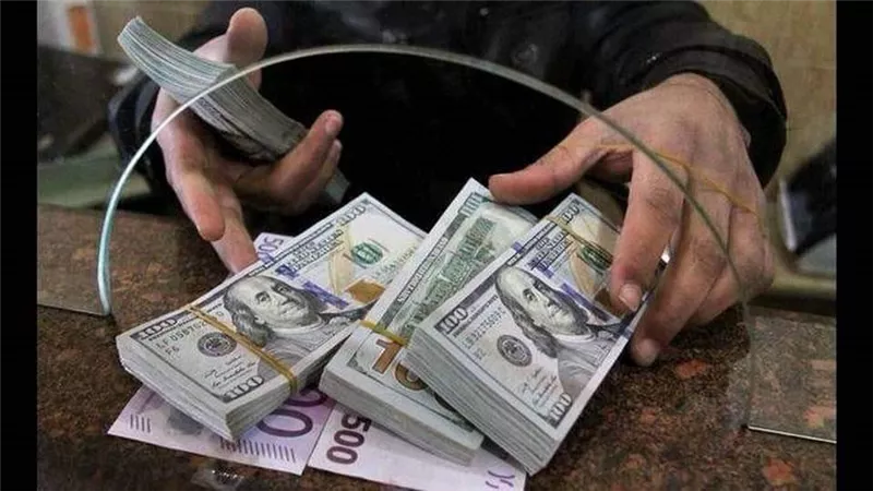 جي بي مورجان:  الدولار سيهبط أمام الجنيه خلال أيام