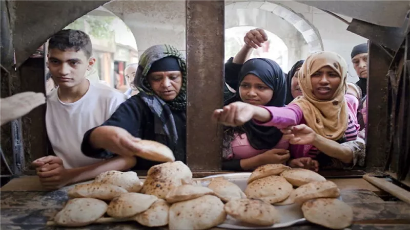 ماذا يحدث لرغيف الخبز لو ارتفع سعر الدولار لـ 30 جنيه؟