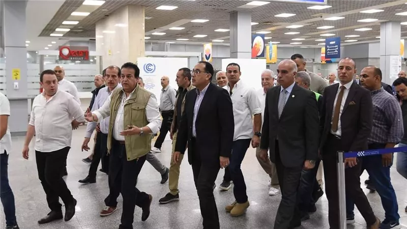 كله تمام.. مدبولي يتفقد شرم الشيخ قبل قمة المناخ