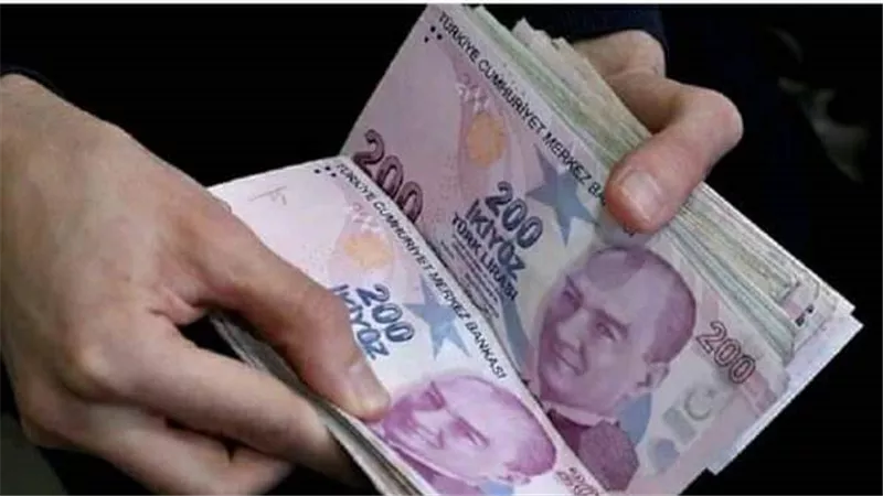 العجز التركي يتجاوز 430%.. والليرة تستمر في السقوط