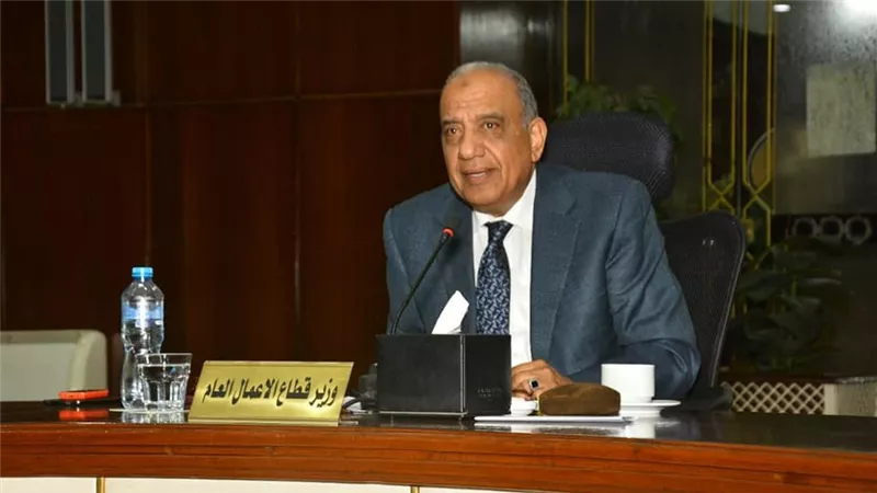 قطاع الأعمال: مصانع جديدة لإنتاج حامض النيتريك والنترات والأمونيا الخضراء والفوسفات والإطارات والورق