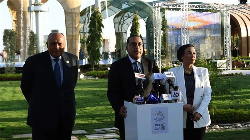 رئيس الوزراء يفتتح المنطقة الخضراء ويتفقد أجنحة الوزارات وعدداً من شركات القطاع الخاص |صور