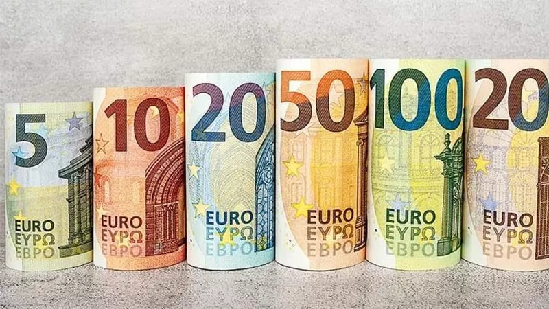 سعر اليورو أمام الجنيه المصري في تعاملات اليوم الخميس 17-11-2022