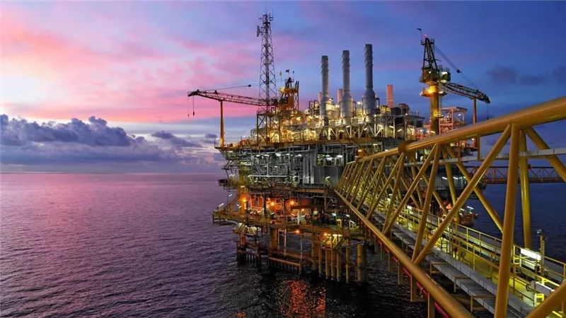 النفط يستقر مع استمرار القلق حيال الطلب الصيني وينهي الأسبوع عند 85.5 دولار