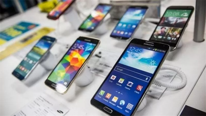 لا استثناءات.. شعبة المحمول ترد على غضب المصريين بالخارج من ضرائب الهواتف