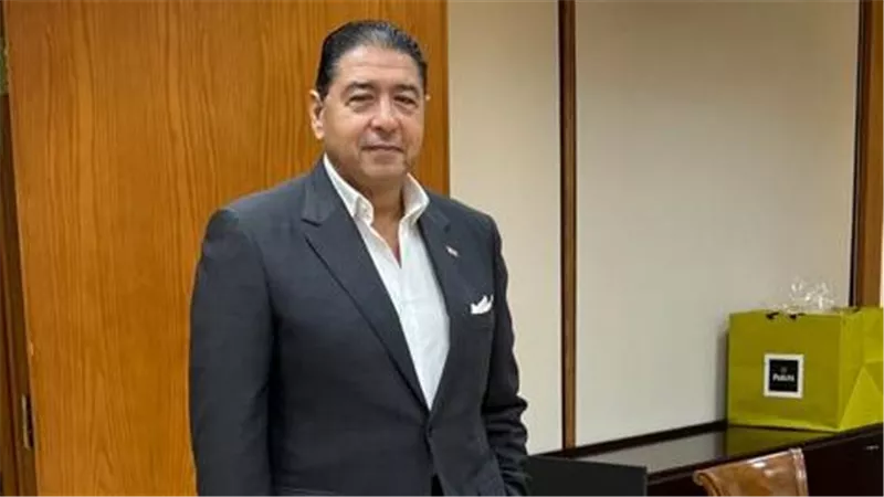 هشام عز العرب يعود لمنصبه رئيسا لـ «التجاري الدولي».. بانكير ينشر الكواليس