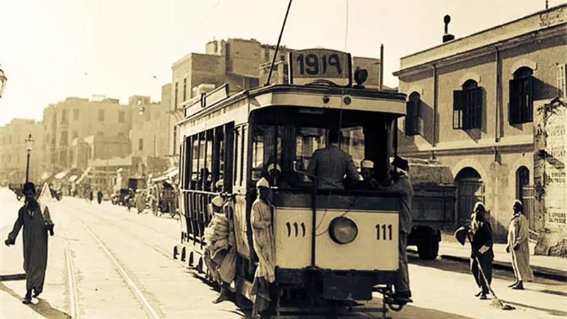بعد تردد شائعات بارتفاع أسعارها.. اعرف المصريين كانوا بيدفعوا كام أجرة مواصلات قبل 100 سنة