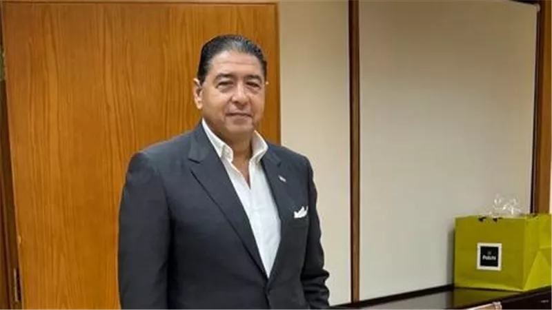 هشام عزالعرب : تثبيت سعر الصرف وقت خروج 