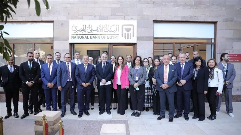 البنك الأهلي المصري يفتتح وحدته المصرفية المزدوجة بالجامعة الأمريكية بالقاهرة
