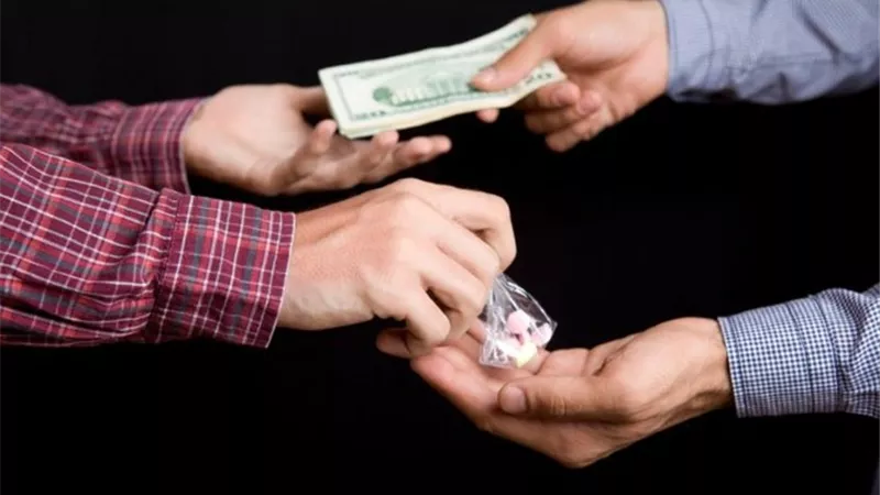 الجميع ذاق مرارتها.. متى ينمو نشاط السوق السوداء في المجتمعات؟