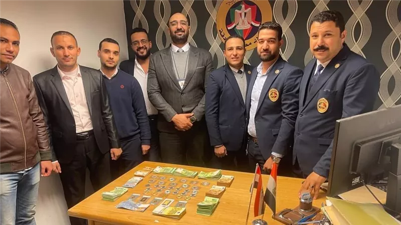 جمارك مطار الغردقة الدولي تضبط محاولة تهريب كمية من النقد الأجنبي وعدد من السبائك والجنيهات