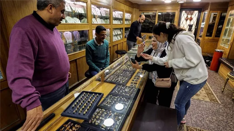 اسعار الذهب في مستهل تعاملات اليوم السبت 31-12-2022