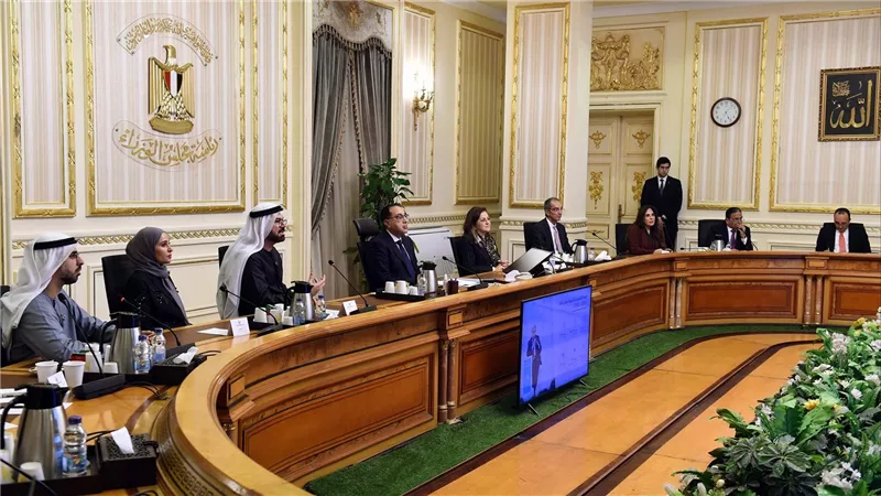 مدبولي يبحث مع مسئولين إماراتيين ترتيبات مشاركة مصر كضيف شرف في 