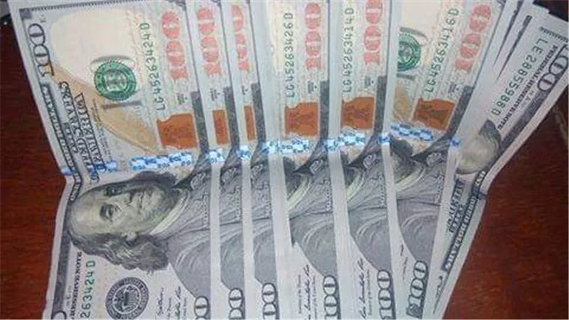 الدولار يتدوال في بعض البنوك عند حدود الـ 28 جنيه.. هل تصدق تنبؤات الـ 32 
