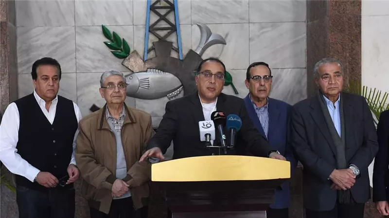  رئيس الوزراء: الإفراج عن بضائع وسلع بقيمة 645 مليون دولار يومي الأربعاء والخميس الماضيين