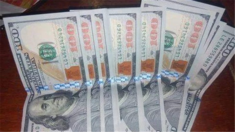 سعر الدولار أمام الجنيه المصري في تعاملات اليوم الأحد 8-1-2023