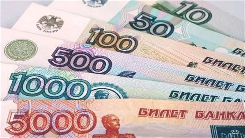 الروبل الروسي يستعيد قوته أمام الدولار الأمريكي