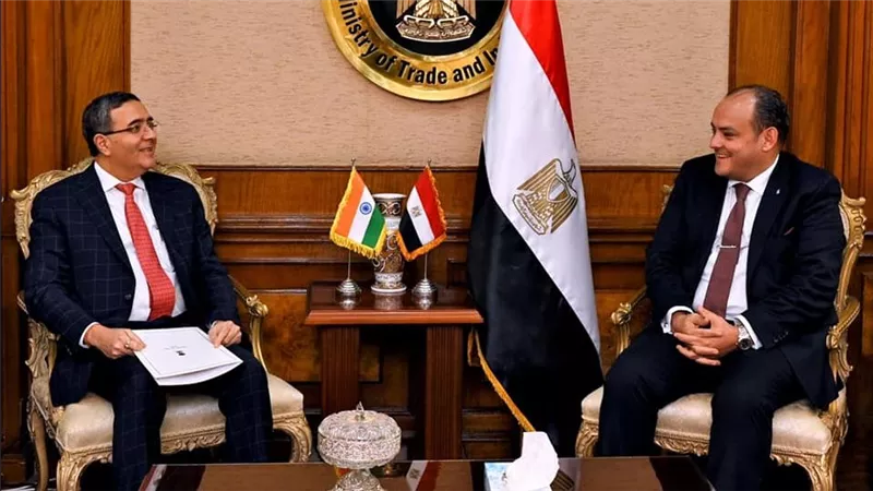 وزير الصناعة: فرص استثمارية واعدة في مصر بقطاعات السيارات والاتصالات