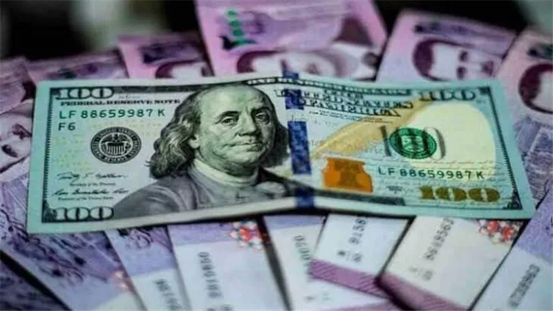 الليرة السورية والدولار.. صراع من طرف واحد وارتفاع جديد للأخضر