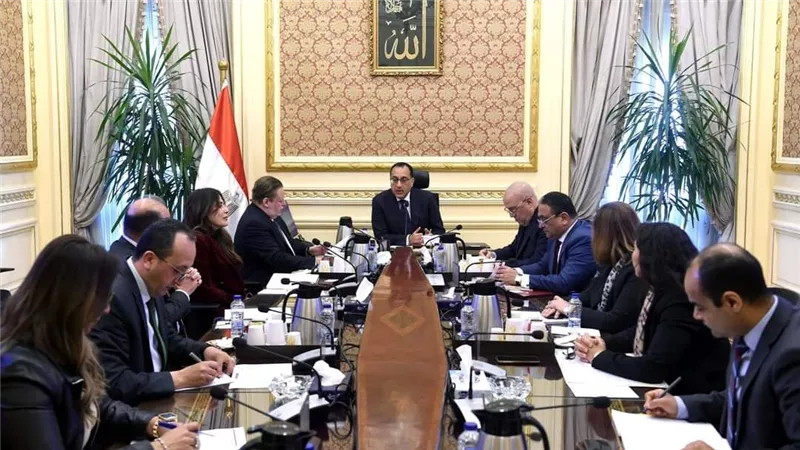 بحضور محافظ البنك المركزي.. مدبولي يبحث فرص تصدير العقار المصري