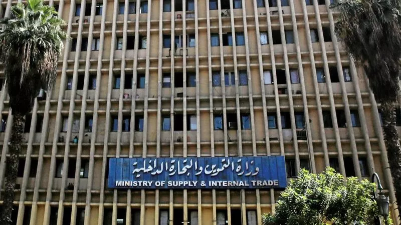 التموين: توجيهات بالمرور الدائم على المخابز والأسواق ‏والمستودعات ومحطات الوقود