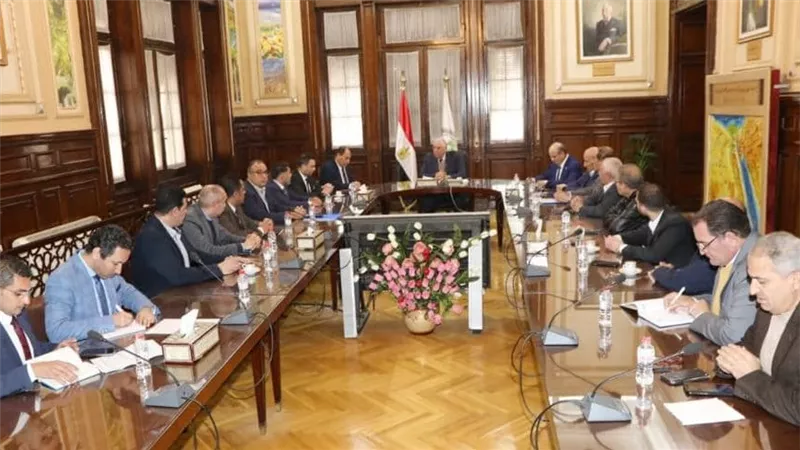 وزير الزراعة يبحث مع منتجي الدواجن استقرار الأسواق والحفاظ على الصناعة