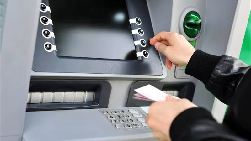 لو سحبت فلوس مقطوعة من ماكينة ATM.. اعرف تعمل ايه؟