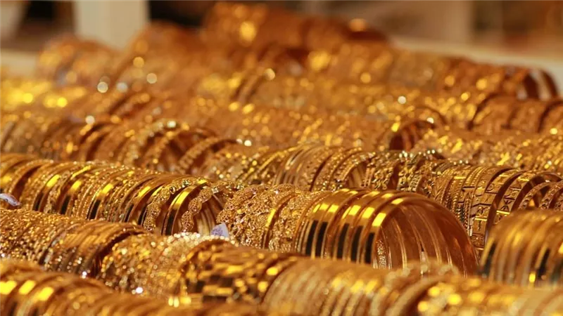 هبوط أسعار الذهب مع صعود الدولار عقب صدور محضر الفيدرالي الأمريكي
