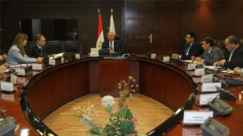 وزير النقل يبحث فرص ومجالات التعاون المشترك مع البنك الأوروبي