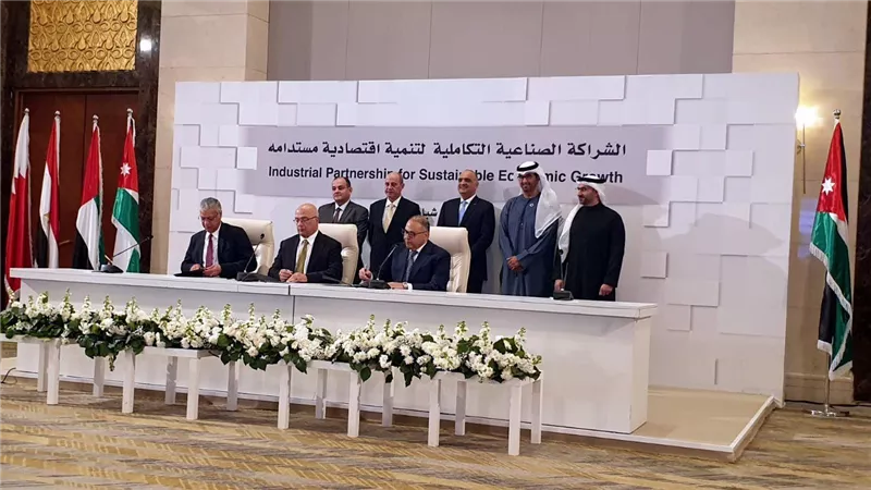 مصر توقع 12 اتفاقية باستثمارات 2 مليار دولار وتوفير 13 ألف فرصة عمل