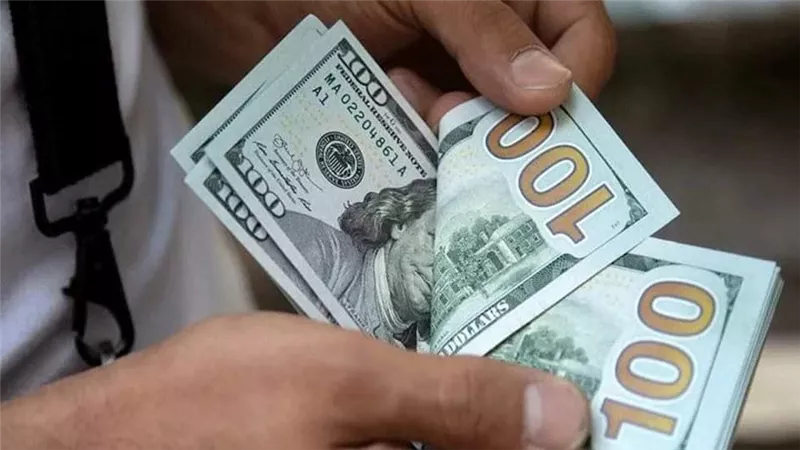 مصرفيون: تحسن الجنيه المصري خلال الفترة المقبلة.. البنوك تدبر الدولار للمستوردين بسهولة 