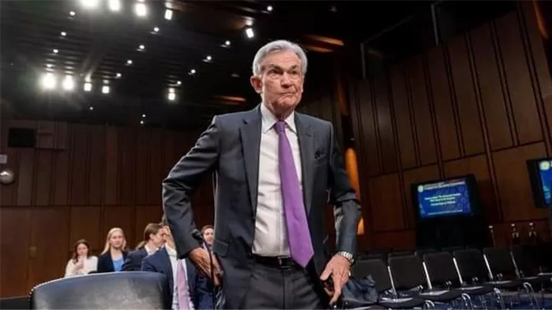 مكالمة مسربة لرئيس الاحتياطي الفيدرالي يشيد بمحافظ المركزي الروسي.. ويؤكد اقتراب الركود