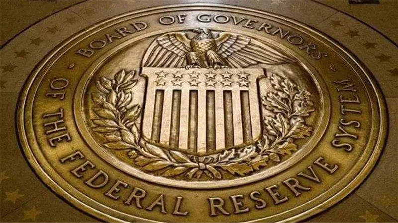 أزمة البنوك قد تطيح بكل توقعات الفائدة الأمريكية.. الفيدرالي في ورطه حقيقية