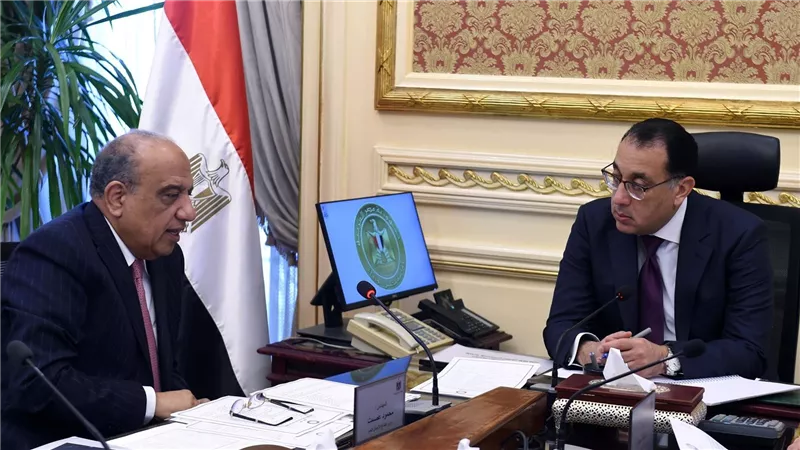 رئيس الوزراء يبحث سبل استغلال احتياطات مصر من خام التنتالوم