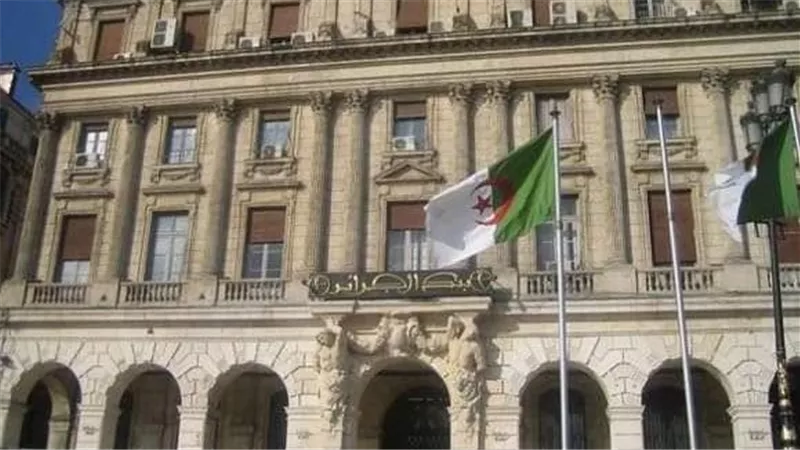 المركزي الجزائري يقرر رفع نسبة الاحتياطي الإلزامي للبنوك إلي 3% بدلاً من 1%