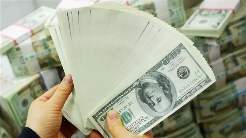 سعر الدولار أمام الجنيه المصري في تعاملات اليوم الإثنين 24-4-2023