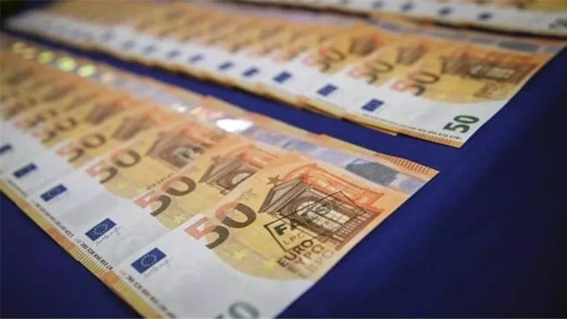اليورو يبتعد عند أدنى مستوى في 7 أسابيع مقابل الدولار الأمريكي