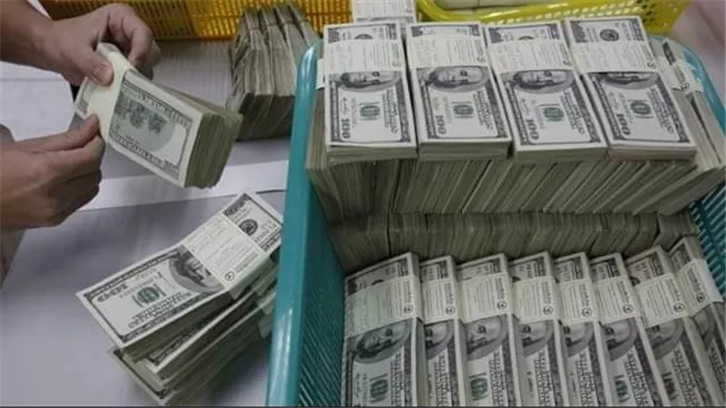سعر الدولار أمام الجنيه المصري في تعاملات اليوم الخميس 27-4-2023