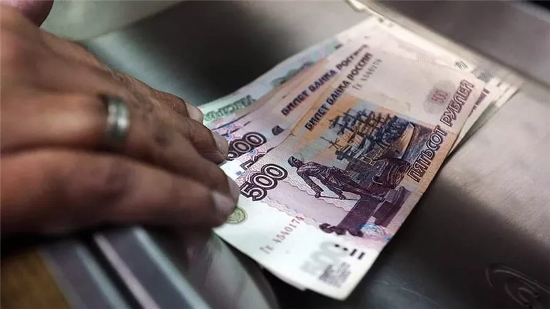 استقرار الروبل .. والأنظار باتجاه قرار المركزي الروسي بشأن الفائدة