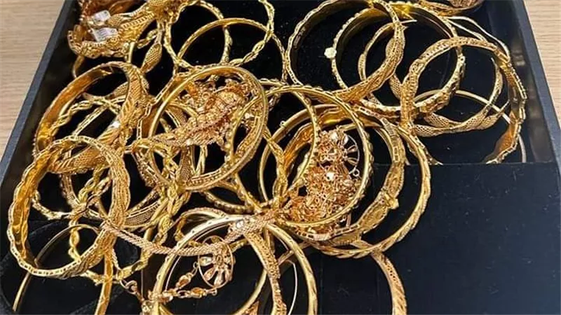جمارك مطار أسيوط الدولى تضبط محاولتي  تهريب سبيكة وكمية من المشغولات الذهبية