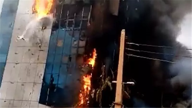 أنباء عن اشتعال النيران في مقر البنك المركزي السوداني