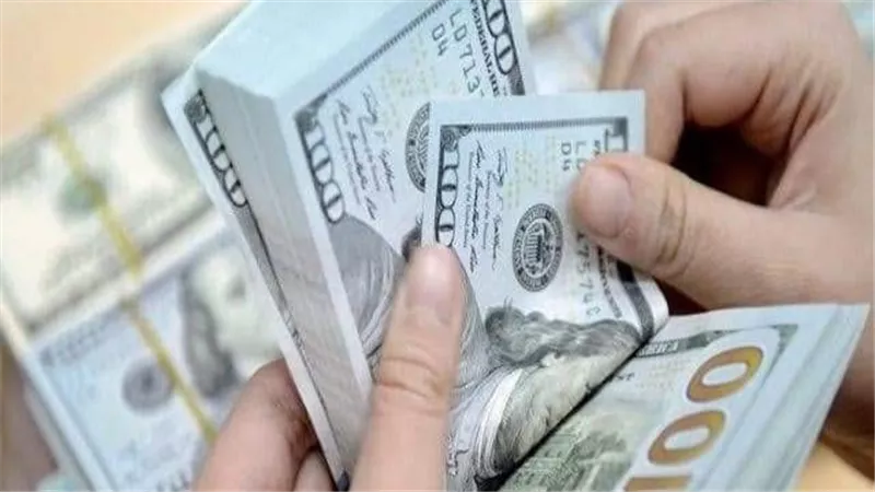 استقرار الجنيه المصري أمام الدولار في نهاية تعاملات اليوم الأربعاء 3-5-2023