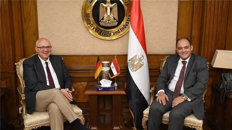 وزير التجارة: نسعى لجذب المزيد من الاستثمارات الألمانية في صناعة السيارات