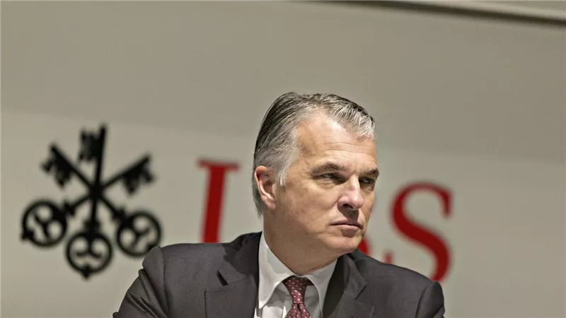 صفقة الاستحواذ على كريدي سويس تدفع بنك UBS إلى خفض العديد من الوظائف